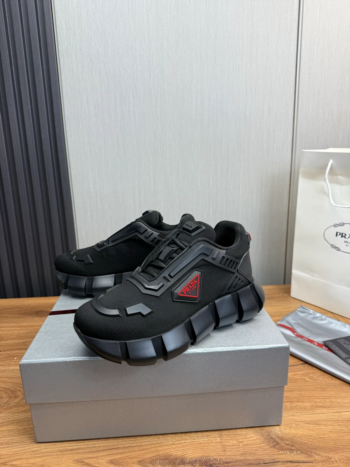 Factory price 580💰 [PRADA] Men's shoes are popular in the counter, official website is synchronized, 1 high-quality shipment ✔️Original mesh + cowhide lining, 1🆚1 replica, original bottom, 38-45 (45 customized, non-refundable)